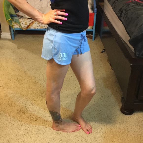 💙Like new Hollister shorts💙 - Picture 3 of 8